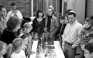 Chanukah Candle Lighting at TvO
